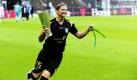 Frauenfußball, DFB-Pokalfinale, Turbine Potsdam - FCR Duisburg am Samstag (30.05.2009) im Berliner Olympiastadion: Die Duisburgerin Alexandra Popp jubelt über den Pokalsieg. Duisburg gewann 7:0. Foto: Achim Scheidemann dpa (Achtung Sperrfrist! Der DFB erlaubt die Weiterverwertung der Bilder im IPTV, Mobilfunk und durch sonstige neue Technologien erst nach Spielende. Die Publikation und Weiterverwertung im Internet ist während des Spiels auf insgesamt sechs Bilder pro Spiel begrenzt.) +++(c) dpa - Bildfunk+++
 Foto: dpa
