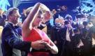 Aussenminister Guido Westerwelle (FDP) und die ehemalige Schwimmerin Franziska von Almsick tanzen tanzen am Samstag (06.02.10) den Eroeffnungstanz des 40. Ball des Sports in Wiesbaden. Zum 40. Mal veranstaltet die Stiftung Deutsche Sporthilfe den Ball des Sports, der dieses Jahr unter dem Motto 'Eine Nacht auf Eis' steht. Foto: Thomas Lohnes/ddp Foto: ddp