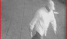 Das Phantombild der Polizei zeigt am 10. Juni 2011 in einer Ikea Filiale in Dresden einen Mann, der verdächtigt wird, am Freitag vor Pfingsten (10.06.11) in dem Möbelhaus einen Sprengsatz gezuendet und zwei Menschen verletzt zu haben. Bei dem Verdächtigen handelt es sich um einen 35 bis 45 Jahre alten Mann mit kräftiger Figur und blonden Haaren. Der Mann war von einer Uberwachungskamera im Dresdener Ikea-Markt aufgenommen worden.
 Foto: dapd