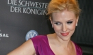 Die US-amerikanische Schauspielerin Scarlett Johansson kommt am Freitag (15.02.2008) in Berlin im Bärensaal zur Party nach der Premiere des Films 'Die Schwester der Königin'. Die Feier fand im Rahmen der 58. Internationalen Filmfestspiele statt. Ingesamt gehen 21 Filme in das offizielle Rennen um den Goldenen und die Silbernen Bären. Foto: Jens Kalaene dpa/lbn +++(c) dpa - Bildfunk+++ Foto: dpa