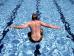 Abkühlung im Freibad (Foto)