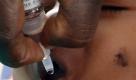 Augen zu, Mund auf: Ein Kind wird in der indischen Region Tamil Nadu gegen Kinderlähmung geimpft. Foto: Nathan G Foto: dpa