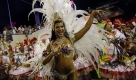 Juliane Almeida, queen of the drums' section of Viradouro samba school dances during carnival parade at the sambodrome, in Rio de Janeiro, Tuesday, Feb. 24, 2009. (AP Photo/Natacha Pisarenko) Foto: ap