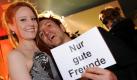 Auf der Aftershowparty: Das Model Barbara Meier und der Schauspieler Sebastian Gerold stellen klar, dass sie nur gute Freunde sind. Foto: dpa
