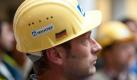 Wie geht es weiter bei Hochtief? Ein Mitarbeiter bei einer Betriebsversammlung. Foto: dpa