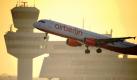 Ein Flugzeug von Air Berlin startet am Flughafen Tegel. Air Berlin fliegt ab dem Sommerflugplan 2011 von Berlin-Tegel viermal wöchentlich direkt nach New York. Damit baue Deutschlands zweitgrößte Fluggesellschaft ihr Drehkreuz in der Hauptstadt weiter aus, sagte der Chef der Berliner Flughäfen, Rainer Schwarz. Foto: dapd