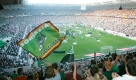 **ARCHIV** Fans schwenken Fahnen am Freitag, 30. Juli 2004 im neuen Borussia-Park Stadion in Moenchengladbach. Im Beisein von Bundeskanzlerin Angela Merkel werden am Dienstag, 29. Sept. 2008 im Bundeskanzleramt in Berlin die Spielstaetten der Frauenfussball- Weltmeisterschaft 2011 bekanntgegeben. Beworben haben sich elf Staedte: Augsburg, Bochum, Bielefeld, Dresden, Leverkusen, Magdeburg, Moenchengladbach, Sinsheim und Wolfsburg.(AP Photo/Martin Meissner) Fans attending a soccer match at the Borussia-Park stadium in Moenchengladbach, western Germany, Friday, July 30, 2004. (AP Photo/Martin Meissner) Foto: ap