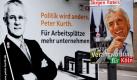 Wahlplakate mit den beiden Kandidaten für das Oberbürgermeisteramt, Peter Kurth (l, CDU) und Jürgen Rothers (r, SPD) hängen am Donnerstag (23.07.2009) in Köln am Straßenrand.Der 49-jährige Kurth will das Rennen bei den Kommunalwahlen am 30. August machen, Umfragen sehen aber den früheren Kölner Regierungspräsidenten und Ex-Polizeichef Jürgen Roters (60) vorn. Foto: Oliver Berg dpa/lnw (zu lnw-Korr.: 'Marathonläufer wollen Köln aus Krise steuern' vom 27.07.2009) +++(c) dpa - Bildfunk+++ 

 Foto: dpa