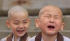 Im Chogye-Tempel in Seoul (Südkorea) bereitet man sich schon auf den Geburtstag von Buddha am 21. Mai vor. Auch diese beiden Jungen sind dabei - sie besuchen den Tempel für drei Wochen, um herauszufinden, ob sie geeignet sind für das Leben als Mönch.
 Foto: ap