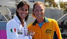 Die Italienerin Flavia Pennetta (links) und die Australierin Samantha Stosur schauen sich nach einer Pressekonferenz vor dem Federation Cup Tie schonmal auf dem Platz des Domain Tennis Centers in Hobart, Australien, um. Der Wettbewerb findet am Samstag und Sonntag statt. Foto: dpa