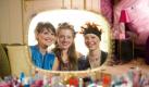 Beste Freundinnen im Pubertätsstress: Mila (Emilia Schüle), Kati (Henriette Nagel) und Hanna (Selina Shirin Müller, v.l.n.r.) halten im Film Freche Mädchen 2 zusammen - wenn es da nicht die niedlichen Jungs gäbe. Foto: Constantin
