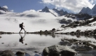 Der Silvretta-Gletscher in der Nähe von Klosters, Schweizer Alpen. Schmelzende Gletscher wie dieser sollen Umweltgifte freisetzen. (Archivfoto) Foto: dpa