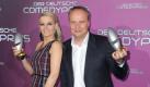 Der Moderator Oliver Welke und die Komikerin Martina Hill nahmen den Preis Beste Comedyshow für die etwas anderen Heute-Nachrichten entgegen. Foto: dpa