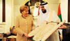 Bundeskanzlerin Angela Merkel wird im Präsidentenpalast Al Mushrif in Abu Dhabi in den Vereinigten Arabischen Emiraten von Präsident Scheich Khalifa Bin Zayed Al Nahyan der Scheich-Said-Orden, der höchste Orden des Landes, verliehen. Bis Donnerstag besucht sie vier Länder der Golfregion. Ziel des Besuches der ölexportierenden Länder ist die Förderung der Wirtschaftsbeziehungen und der politische Austausch. Foto: dpa