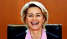 Bundesarbeitsministerin Ursula von der Leyen hat gut lachen: Das Bundeskabinett hat die Neuregelung der Grundsicherung für Hartz-IV-Empfänger beschlossen. Nach von der Leyens Gesetzentwurf soll der Regelsatz für Erwachsene um fünf auf 364 Euro steigen. Außerdem sollen die gut 1,7 Millionen Kinder von Langzeitarbeitslosen eine bessere Bildung bekommen. Foto: dapd