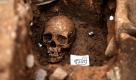 Bei Ausgrabungen im Umfeld der Elisabethkirche in Marburg haben Archäologen einen mittelalterlichen Bau entdeckt. Die Überreste des rechteckigen Gebäudes seien «gänzlich unerwartet» vor dem Ostchor der heutigen gotischen Kirche zutage getreten. Foto: dapd