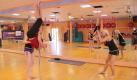 Neues Hobby: Die Katze lernt Poledance. Auch wenn sie eigentlich vorgibt, ein Sportmuffel zu sein. Foto: Vox/99pro