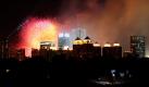 Ein Feuerwerk erleuchtet den Himmel über Shenzhen. Damit feiert die chinesische Stadt das 30-jährige Jubiläum der Gründung der Sonderwirtschaftszone Shenzhen. Die Metropole gilt als eine der bedeutendsten Städte für ausländische Investitionen und ist eine der am schnellsten wachsenden Städte der Welt.  Foto: ap