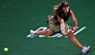 Französin Aravane Rezai spielt den Ball zurück an Jelena Jankovic aus Serbien. Am dritten Tag der WTA Tennis Championships in Dubai siegte die Serbin mit 4:6; 6:4 und 7:5. Foto: ap