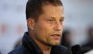 (Neues aus Hollywood) Til Schweiger dreht zwei Filme in Hollywood
Vorspann: 	
Text: 	

Los Angeles (dpa) - Til Schweiger (46) wird in Hollywood gleich für zwei Filme zurückerwartet. Der deutsche Schauspieler, Regisseur und Produzent ist für die Rolle eines Waffenhändlers in der Komödie «This Means War» des Megastudios Fox engagiert, berichtet das Branchenblatt «Variety». Darüber hinaus hat Schweiger einen Vertrag mit Arclight Films in der Tasche. Er wird in dem Thriller «The Courier» einen FBI-Agenten spielen. In Deutschland hatte sich der gebürtige Freiburger unter anderem mit «Keinohrhasen» einen Namen gemacht. Schweiger war erst 2004 mit seiner amerikanischen Frau Dana Carlsson und den vier gemeinsamen Kindern aus Amerika nach Hamburg gezogen. Ein Jahr später gab das Paar seine Trennung bekannt. Foto: dpa