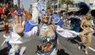 Sama-Tänzerinnen zeigen ihr Können in kunstvollen Kostümen auf den Straßen von Tokio, Japan. Dort findet einmal Jahr ein Samba-Karneval statt. Foto: ap