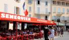 Das Cafe Senequier am Jachthafen in Saint-Tropez an der Cote d'Azur. Foto: dpa