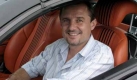Bernhard Köhler in einem Wagen seiner Marke Fisker.
 Foto: news.de