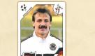 So sahen deutsche Innenverteidiger aus und so spielten sie auch. Eindrucksvoll dargestellt von Verteidiger-Legende Jürgen Kohler. Der beinharte Manndecker erwies sich als nahezu unüberwindbar bei der WM 1990. Auch Erzfeind Marco van Basten fand gegen den Ex-Waldhöfer kein Durchkommen. Der Look müsste eigentlich Pflicht sein für alle deutschen Innenverteidiger.  Foto: Panini
