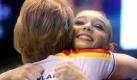Bundestrainerin Ulla Koch (l) umarmt Nadine Jarosch nach deren starker Leistung. Foto: Friso Gentsch. Foto: dpa