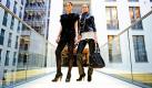 Die Models Alica (links) und Ivonne posieren während eines Pressetermins zur Modemesse cpd (Collection Premieren Düsseldorf). Die Internationale Fachmesse für Womenswear  Accessoires findet vom 7. bis 9. Februar auf dem Messegelände in Düsseldorf statt. Foto: ddp