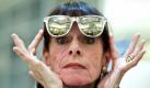 Ja, Geraldine Chaplin sieht alt aus. Charles Chaplins Tochter ist ja auch schon 68. Obwohl sie selbst das Altern als «grausamen, schrecklichen Prozess» bezeichnet, ist sie als Schauspielerin kein bisschen weniger wunderbar als früher. Das ist den Kinobesuchern klar, sie machen sich aber selten bewusst, dass derselbe Grundsatz auch für die Alten in ihrer Umgebung gilt. Künstler dürfen altern, «normale Menschen» nicht? Auch dieser... Foto: dpa