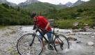 Trekkingbikes sind vielseitig einsetzbar - im Gelände und auf der Straße, für Alltagsfahrten und Reisen. (Bild: Staiger/pd-f/dpa/tmn) Foto: dpa