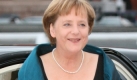 Kanzlerin Angela Merkel beweist es: Auch eine Frau mit Ende 50 kann ein recht ansehnliches Dekolleté haben. O là là, Frau Merkel! Foto: dpa