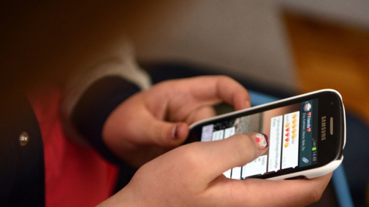Praktisch alle Jugendlichen und jungen Erwachsenen in Deutschland nutzen das Internet und das auch per Smartphone. Viele von ihnen sind gar nicht mehr «offline».