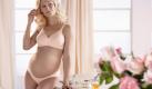 Um am Bauch nicht zu drücken oder zu stören sind Hosen und Slips etwas weiter ausgeschnitten. Dazu kann ein Bauchband getragen werden. Foto: Anita Maternity/www.anita.com
