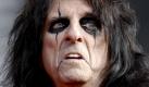 Ursprünglich war Alice Cooper eine Band, bestehend aus dem Sänger und einigen seiner Schulfreunde aus Detroit. Nach einem Auftritt in Los Angeles nimmt Frank Zappa die Gruppe für seine Plattenfirma unter Vertrag. Im Jahr 1969 erscheint das erste Album Pretties For You. Foto: ddp