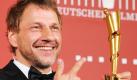 Richy Müller ist seit 2008 der Stuttgarter Tatort-Kommissar Thorsten Lannert. Doch der Schauspieler lässt sich nicht auf diese eine Rolle reduzieren. Seit vielen Jahren überzeugt er in Charakterrollen und konnte im Frühjahr endlich die erste Auszeichnung seiner Karriere entgegennehmen: den deutschen Filmpreis als bester Nebendarsteller in dem historischen Drama Poll. Foto: dpa
