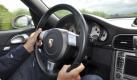 Im Fahrbetrieb überzeugt der Umbau mit den Fahreigenschaften und -leistungen eines Porsche Carrera ... Foto: news.de