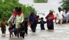 Die Weltgemeinschaft hat bei einer Geberkonferenz der Vereinten Nationen weitere 200 Millionen Dollarf für Pakistan zugesagt. Diese Familien fliehen vor dem Hochwasser in der pakistanischen Provinz Sindh. Foto: dpa