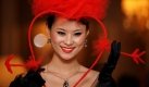 Ein Model trägt die Komposition Sweetheart von David Shilling in Peking im Rahmen der China Fashion Week. Foto: ap