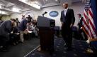 President Barack Obama, followed by White House Press Secretary Robert Gibbs, right, approaches the podium in the James Brady Press Briefing Room of the White House in Washington, Friday, Oct. 29, 2010, to make a statement to reporters about the suspicious packages found on U.S. bound planes. (AP Photo/Charles Dharapak) Foto: AP