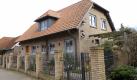 Für dieses Einfamilienhaus im Hannoveraner Vorort Großburgwedel nahm Christian Wulff 2008 einen Privatkredit auf. Die 500.000 Euro leiht dem damaligen niedersächsischen Ministerpräsidenten Edith Geerkens, die Frau seines Freundes, des Unternehmers Egon Geerkens. Der Zinssatz ist außergewöhnlich niedrig. Foto: dpa