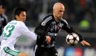 2006 wurde er kurz vor der WM aussortiert, aktuell war er überhaupt nicht im Gespräch. Dabei macht der 31-Jährige Fabian Ernst bei Besiktas Istanbul einen guten Job. In dieser Saison bestritt der frühere Schalker insgesamt 37 Spiele für den türkischen Hauptstadtklub, war Champions-League-Teilnehmer und im vergangenen Jahr türkischer Meister. Wenn Löw einen erfahrenen Sechser sucht, muss er auch über Ernst nachdenken.
 Foto: dpa