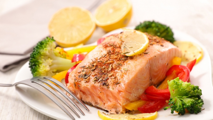 Bei der Pioppi-Diät spielt Fisch eine entscheidende Rolle.