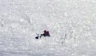Schnee kann so friedlich aussehen. Sechs tschechische Skifahrer sind im Mai 2006 im österreichischen Ötztal einer Lawine zum Opfer gefallen. Foto: dpa