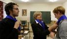 Solche blauen und auch roten Halstücher sind aus den Schulen längst verschwunden. Zu DDR-Zeiten kennzeichneten sie die Jung- und Thälmannpioniere, mit ihren strengen Regeln. Foto: ddp