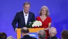 Der polnische Ministerpräsident Donald Tusk (mit seiner Frau Malgorzata) bleibt im Amt. Foto: Pawel Supernak Foto: dpa