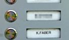 Klingelschild an der Wohnung von Klaas Carel Faber in Ingolstadt. Foto: Horst Richter/Donaukurier/Archiv Foto: dpa