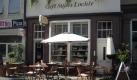 Wer vor oder nach seinem Stadtspaziergang eine echte Legende erleben will, geht ins Café «Süßes Löchle». Es steht unter Denkmalschutz und ist wie zu Anfang des 19. Jahrhunderts eingerichtet. Auf der Karte stehen Kaffeespezialitäten, Kleingebäck und köstliche Kuchen. Foto: Mariana Kiesele/Café Süßes Löchle