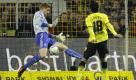 Gewinner: Tapfer schlug sich dagegen Schalkes Keeper Lars Unnerstall. Trotz der 0:2-Niederlage seines Teams gegen die Hausherren aus Dortmund lieferte der Vertreter des verletzten Stammkeepers Ralf Fährmann tolle Paraden ab und verhinderte eine noch höhere Niederlage der ansonsten desolaten Schalker. Foto: dapd